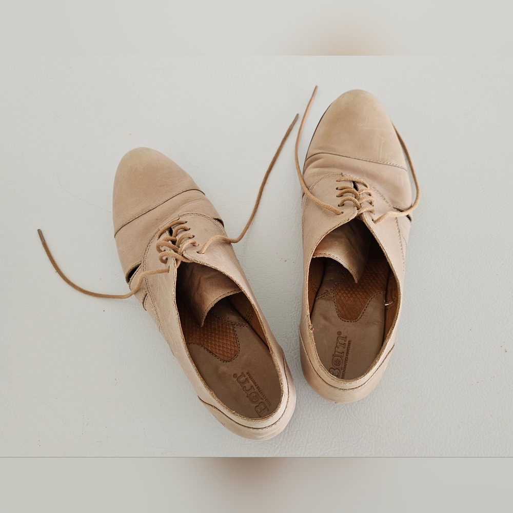 Born Sz 9 Tan Shoes